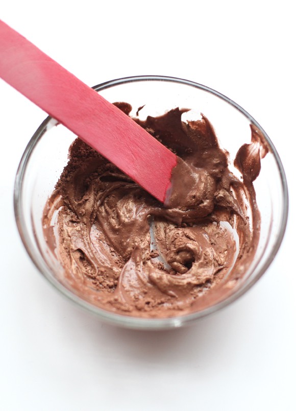If you have dry skin mix your foundation with a little bit of your favorite moisturizer to make it blend in better :)