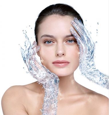 Wet your face with warm water to open your pores. 