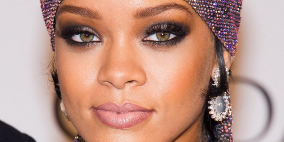 Rihanna's makeup artist, Mylah, said she used MAC's Golden Bronze to bronze RiRi's skin. Her smoky eyes were created with the RiRi Hearts MAC holiday eyeshadow palette. Finally, on Rihanna's lips, MAC Spice outlined her pout, and topped with MAC's Mehr and Myth, and then finished with a gloss.