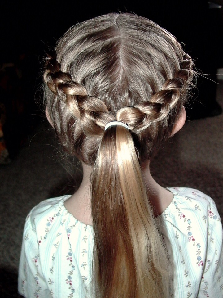 It even looks great sprucing up a simple ponytail! And it's great for school and work
