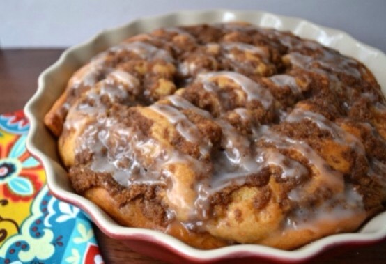 Cinnamon roll coffee cake pie