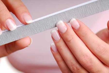 Nail files are always useful to have, just incase your nail snaps, also if you wearing nail varnish it's useful to have the same colour in your bag💅 I mostly buy these from drugstores, as they are the best ones.