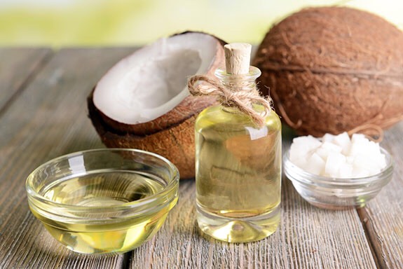 Easy deep conditioning hair treatment 💖
For super soft, hydrated hair use melted coconut oil on to your scalp and then work it through your hair. Leave it on for a few hours or as long as you can (the longer you leave it on the better the results)