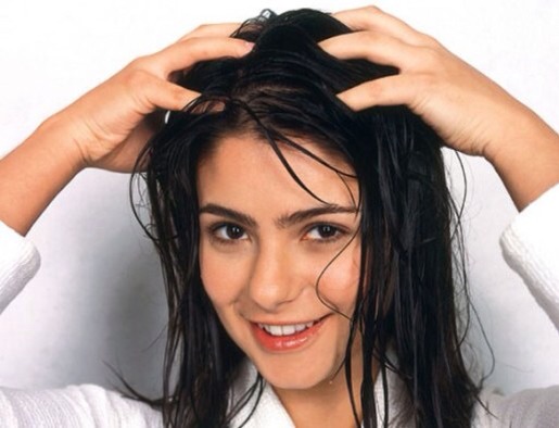 Dry Hair: This type of hair is very dull, tangles easily and is prone to split-ends. The oil required for this purpose is the one which stimulates the sebaceous glands in the scalp to produce more oil. Almond, jojoba, coconut, sesame, mustard, cocoa-butter oils are recommended for the dry hair type.