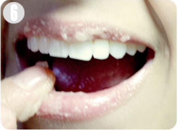 Then apply to lips (better with fingers). When applying remember to do small circular
motions
