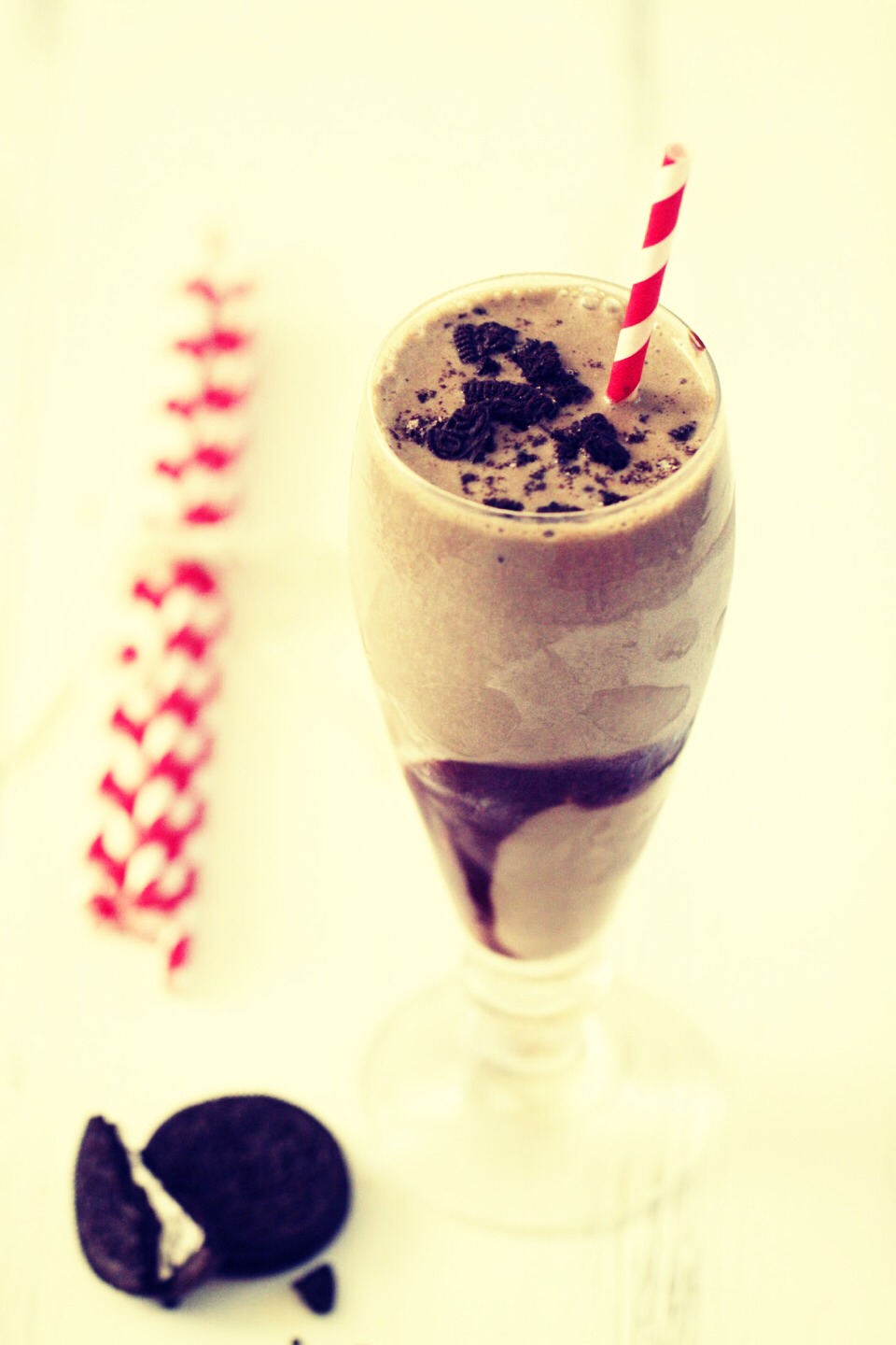 Oreo smoothie
4 Oreo cookies crushed
1 cup milk
4 tablespoons whipped cream
2 tablespoons chocolate syrup
4 scoops chocolate ice-cream
Blend and enjoy!
