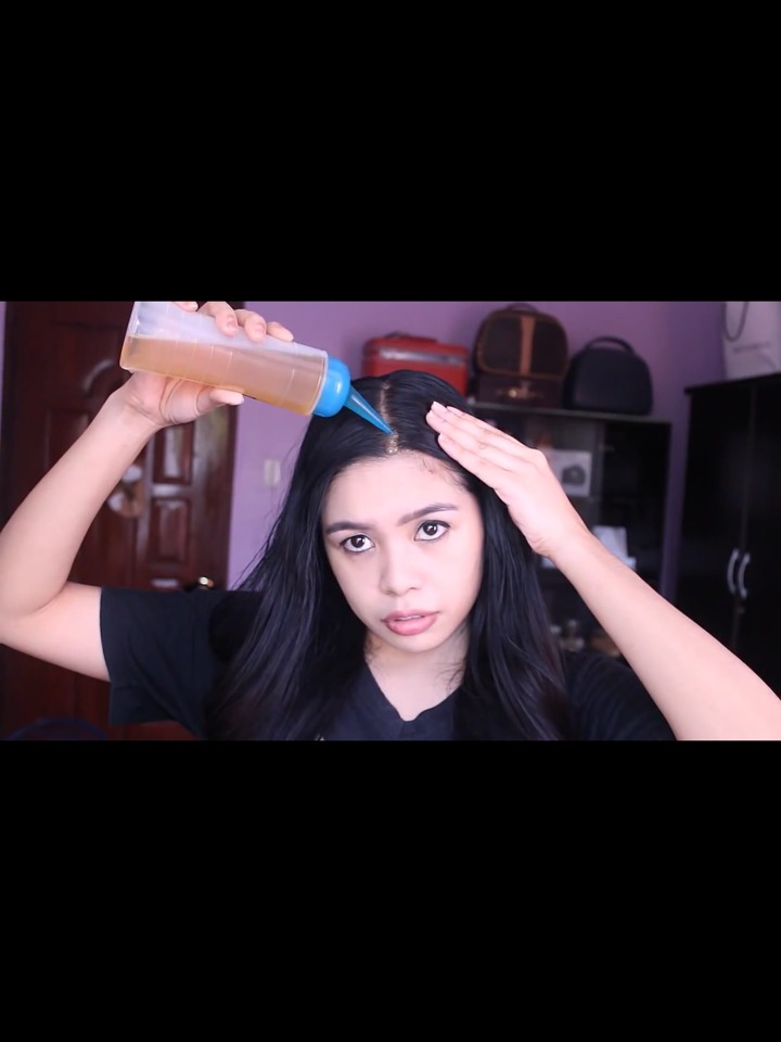 Now apply onto your scalp like this, put gainers amount of oil in your scalp and massage go along sections of your hair all over your head, now gently massage your scalp for three mint, comb your hair now, if you have damage ends apply oil there aswell 