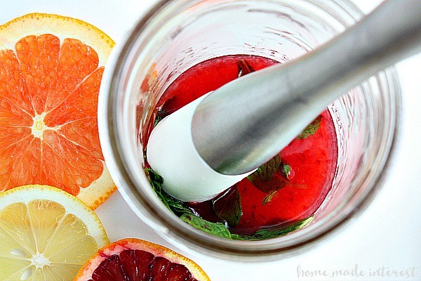 Ingredients

8-10 fresh mint leaves
1/2 lime
1 blood orange
1-2 tbsp sugar (to taste) 
1-2 ounce white rum (to taste)
1/2 cup club soda
1/2 cup crushed ice