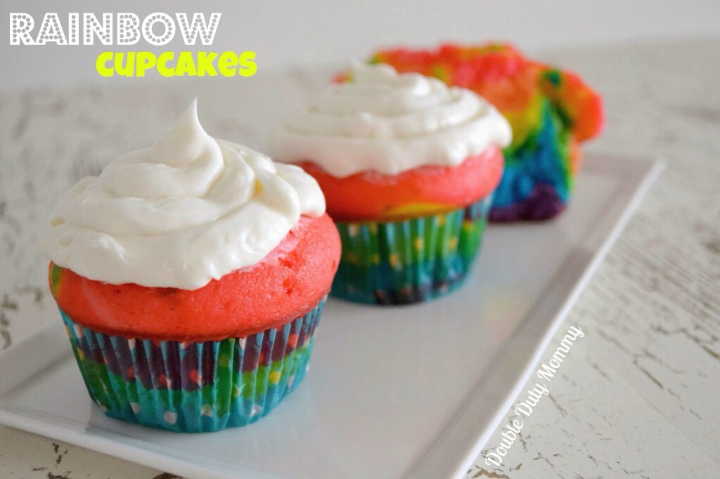 Step 8)
Put red, yellow, and the blue frosting in a Big Sandwich Plastic Bag.
•
•
Step 9)
Take the bags and cut a corner.