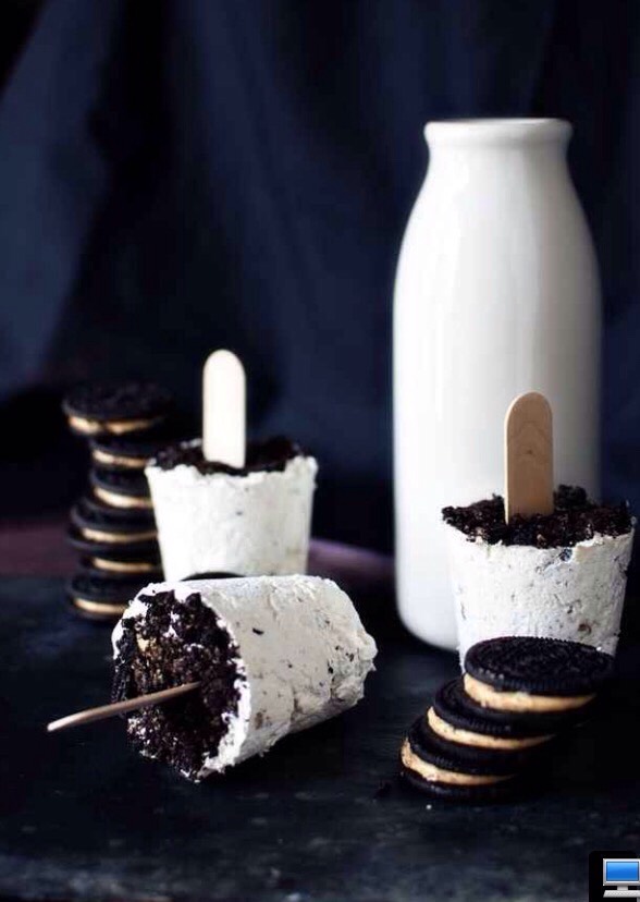 Peanut Butter Oreo Popsicles