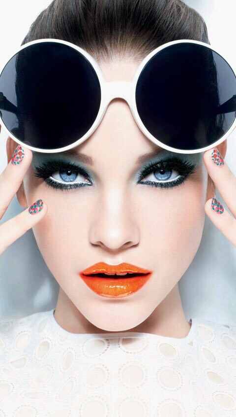Beautiful Makeup With Orange Like Lip Color