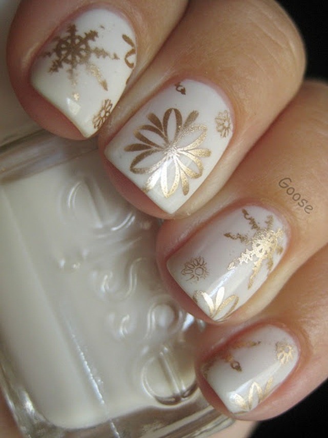 Holiday-inspired Nail Art 🎄🎅🎁