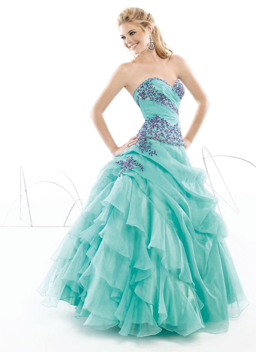 Adorable Prom Dresses 😍