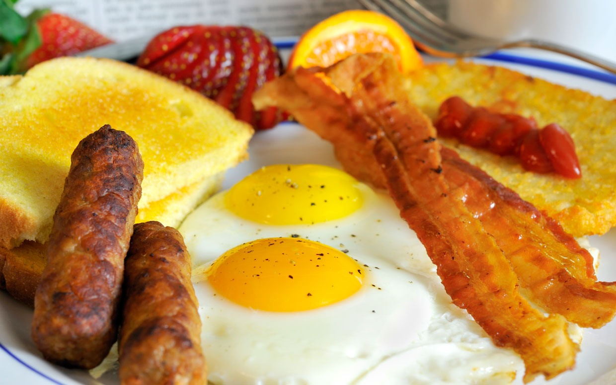 BIG BREAKFAST
An a.m. meal made up mostly of carbs and protein with some fat keeps blood-sugar levels steady and hunger pangs away so you're not susceptible to pigging out come lunch, studies show. Opt for something satisfying for your stomach and taste buds .