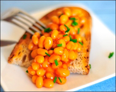 Baked beans on toast - 99kcal (416kJ)

-A 22g slice of toasted wholegrain or wholemeal bread: 48kcal (202kJ)
-60g of baked beans: 51kcal (214kJ)
-Optional sprinkling of chives (calories nominal)