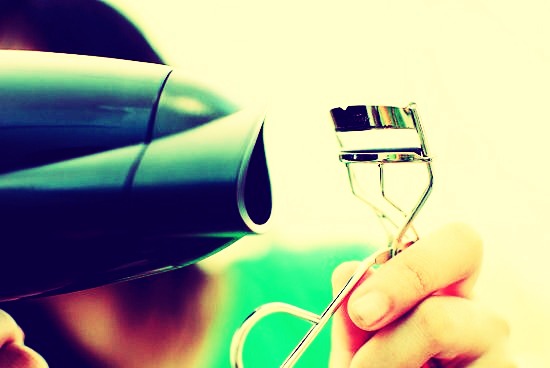 •Blow dry eyelash curlers till they are warm and curl lashes for long and fuller lashes.
