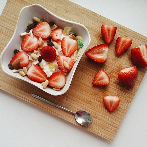 Low fat vanilla Yogurt 
Strawberries 
Nuts + raisins +berries