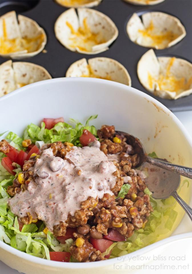  Layer shredded or chopped lettuce, then any toppings you prefer. Some ideas are black beans, ground beef, diced tomatoes, shredded cheddar cheese, avocado, cilantro, corn, olives or green onions.  Top with just a small amount of salsa ranch (made by mixing a little bottled ranch with some salsa). 