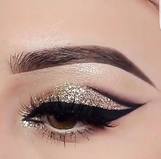 Sparkly Holiday Eye Makeup 