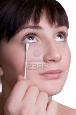 Fell something in eyes while applying makeup?
Use cotton bud sticks to remove flakes falling in eyes.

