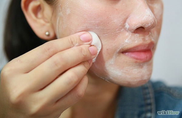 Apply cream or buttermilk. The lactic acids present in sour milk help a lot to get rid of unwanted freckles. Take some sour cream, directly apply it on the affected skin area, and allow it to dry for 10 minutes. Instead of rinsing it off completely with water, you must gently wipe it off wipe it off