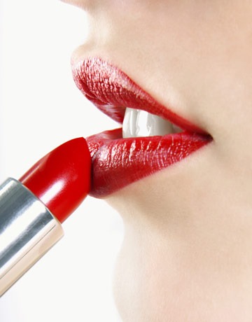 Lastly, the lipstick. Try to choose a color that is slightly more pink or red than your natural lip, but still looks fairly natural. To create a base, line and fill in your lips with lip liner. Dust some translucent powder over it to set it. Next, apply the lipstick and set it as well to ensure