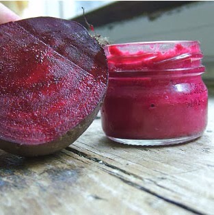 Beetroot: Natural agents present in the beetroot helps to remove the dead cells and gradually reduce the darkness.