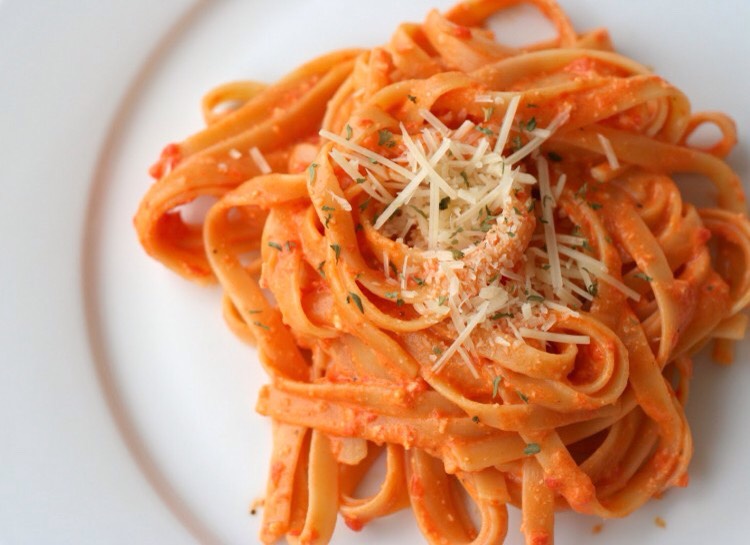 ROASTED RED PEPPER PASTA
Just when you thought pasta couldn't get any better, the addition of garlic and roasted red bell peppers make this pasta a dish to love. Taking shallots and some almond milk and some tomato sauce will tantalize the taste buds of even the most discriminating.