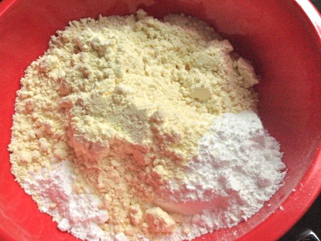 1 cup yellow cake mix + 1 cup confectioners’ sugar in microwave safe bowl (yeah, that means this stuff is not going near a pot or the oven.