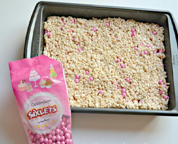 ♥♥EASY VALENTINE’S DAY RICE KRISPY TREAT♥♥

