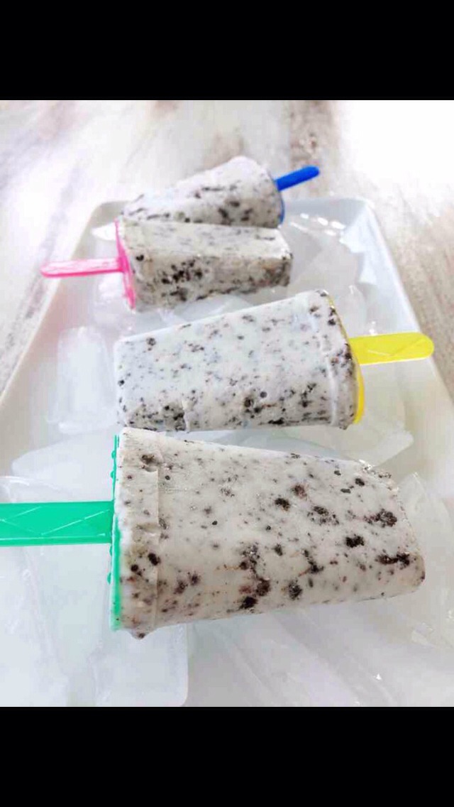 100 Calorie Oreo Popsicles