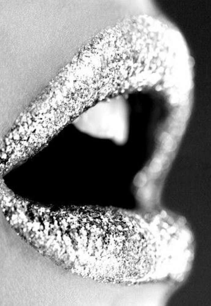 DIY Burlesque Glitter Lips!!
