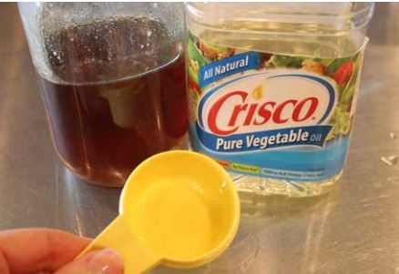 6. Honey or maple syrup are delicious ingredients but will prove a real hassle, making everything sticky on the kitchen table when you prepare a dessert. To avoid this, use oil coated measuring cups before pouring the stuff in.