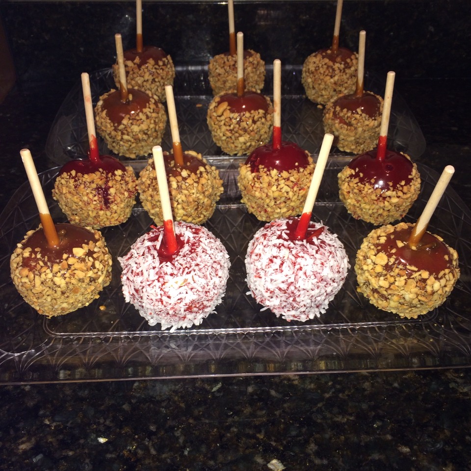 Candy apples are another great treat you could find the caramel apple kit in any super market and follow the instructions or buy it already ready (even tho it's fun to make them with family as a fun time activity 💜) 