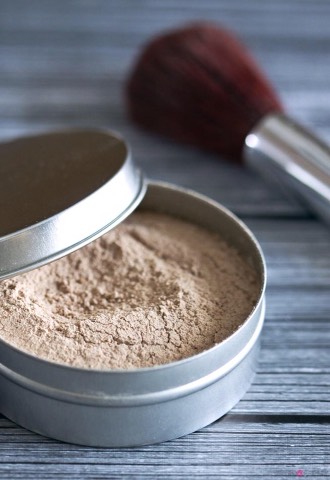 Homemade Loose Face Powder

http://theysmell.com/diy-makeup-homemade-loose-face-powder/