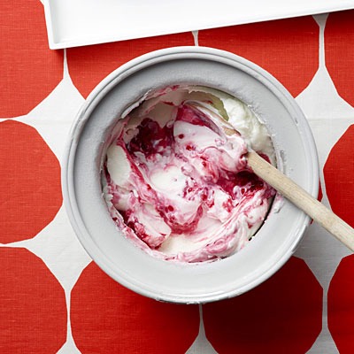 Raspberry Swirl Frozen Yogurt ( 211 Calories )