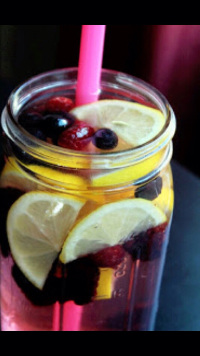 Amazing Lemon Berry Detox Water