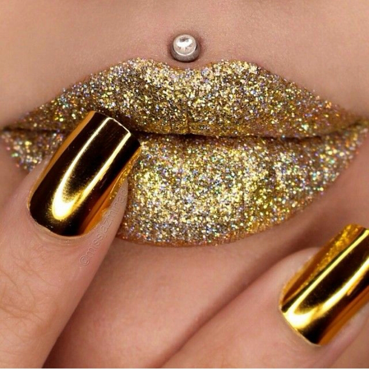 DIY Burlesque Glitter Lips!!