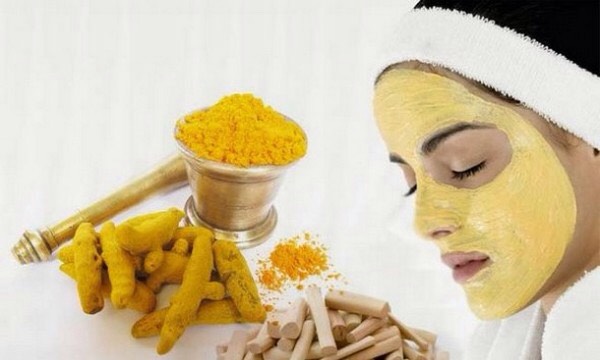 Apply the mixture onto your face with circular motion, remember: Turmeric acts as a natural exfoliator 👌🏼then leave it for not more than half an hour.