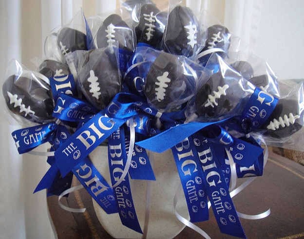 5. If your NFL team loses a game, you’re more likely to binge on junk food.
 
That's according to a recent study that found cities whose football team had lost a game were more likely to up their saturated fat and calorie intake.

