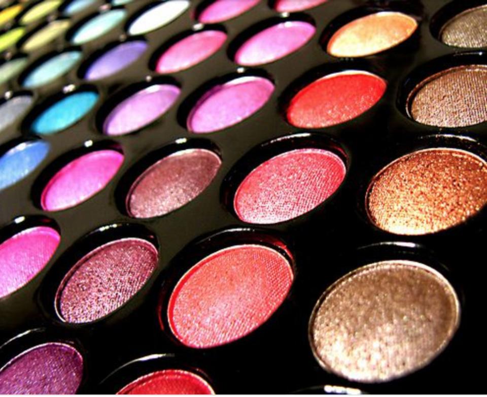 How To Apply Different Styles Of Eye Makeup!!!