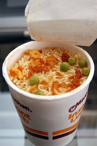 Instant noodles can cause severe cancer. I recommend rarely eating this "food."