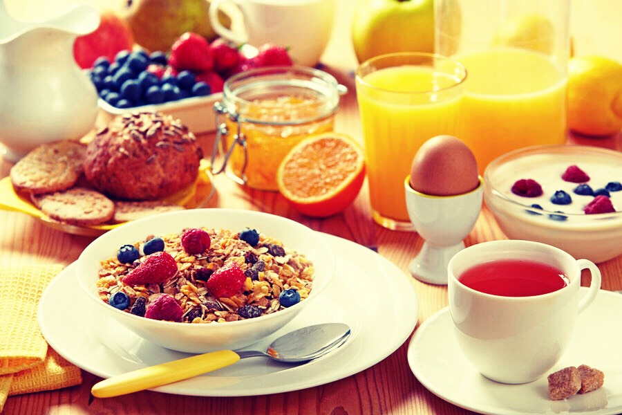 Eat breakfast! Too many of us skip breakfast, in order to cut back on calories or just because we don't have time. But eating breakfast boosts the metabolism, and really gets you going for the day. Try eating a bagel, some eggs, or any yummy and healthy breakfast to get you going! 