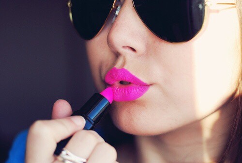 1. Bright pink lip 