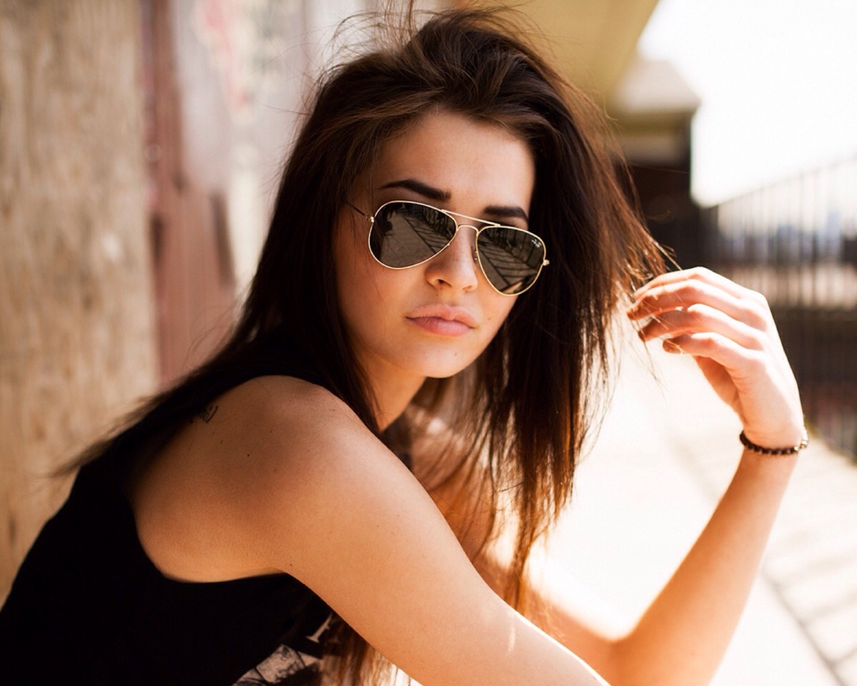 Sunglasses are useful if you live somewhere that's hoy or its summer time👓