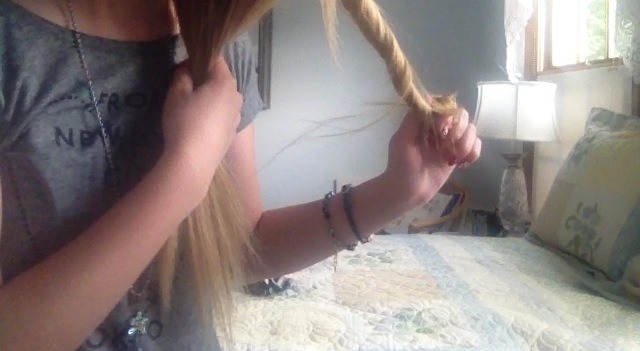 Twist the first section of your hair with your fingers 😊💜🌺