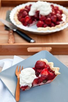 Fresh raspberry yogurt pie 