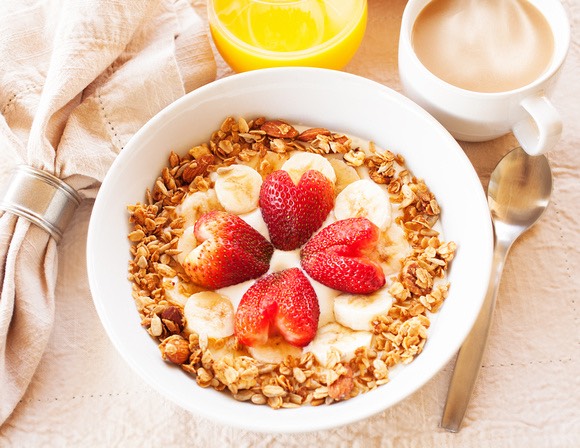 Start the day off with a healthy breakfast.
Try eating a combination of feeling whole-grain cereals and bread protein which eggs and high vitamin fruits for the perfect balance breakfast.