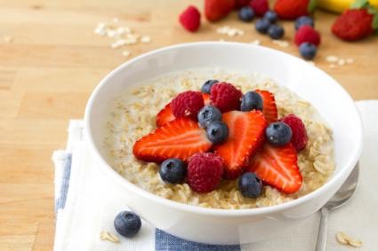 A bowl of oatmeal is a great healthy breakfast to start off the day! 💁