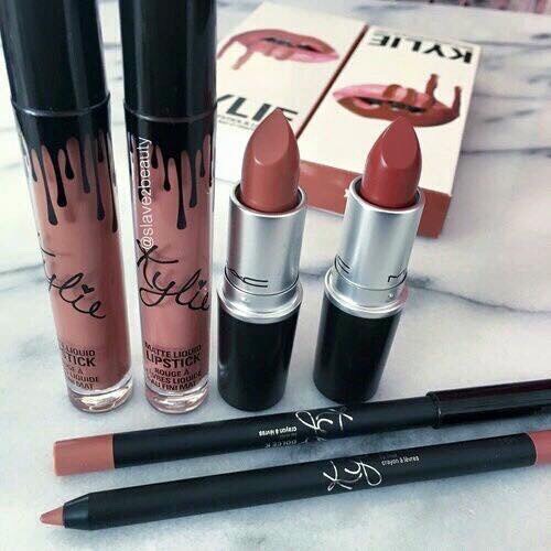 HOT NUDES!